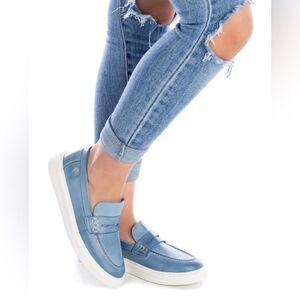 Carmela powder blue leather moccasins sz 40